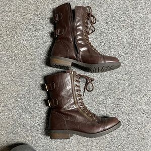 Zip-up brown boots